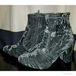 Steve Madden Crushed Velvet Ankle Boots💕